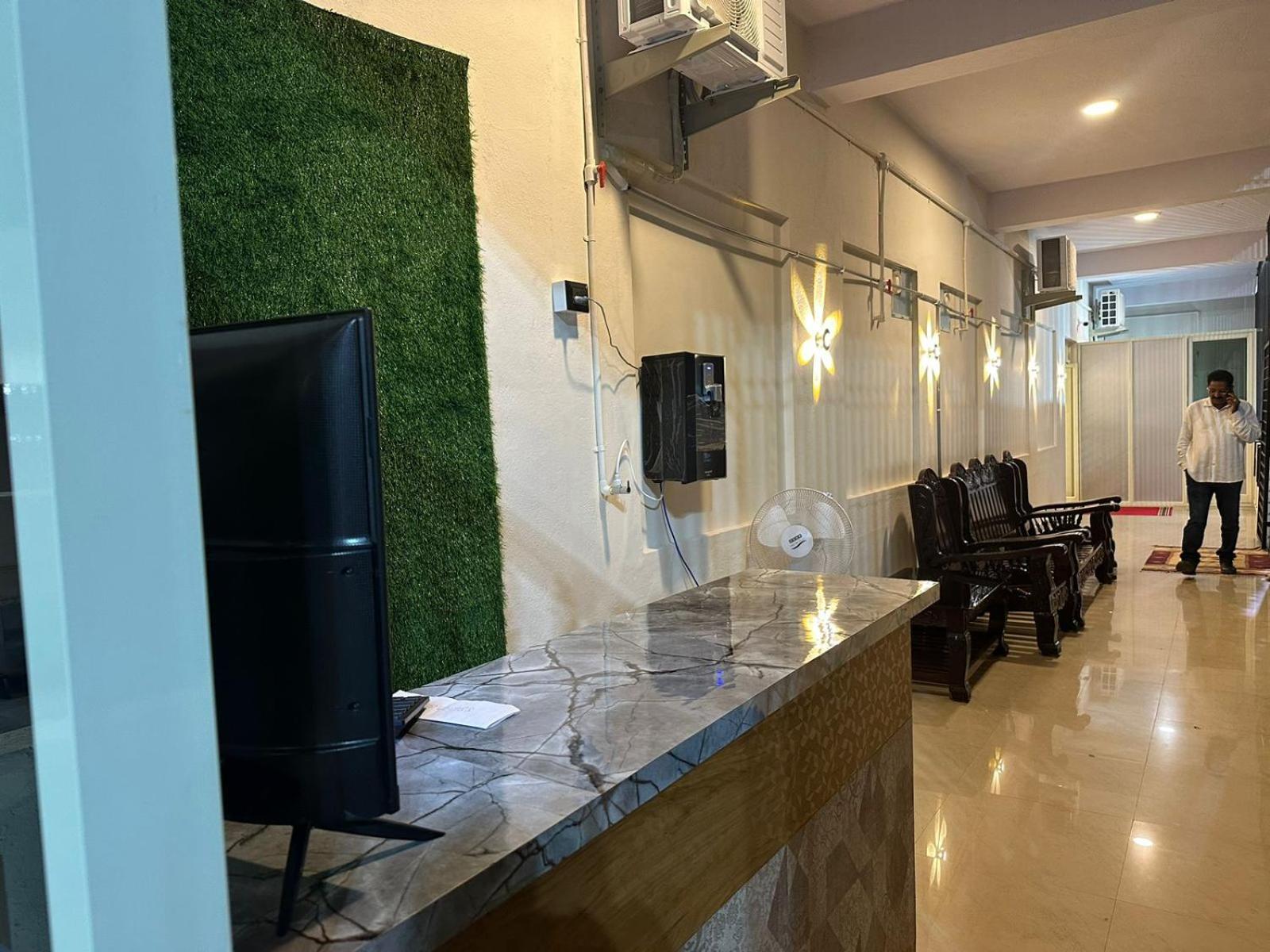 Yatri Nivas Sagara Hotel Exterior foto