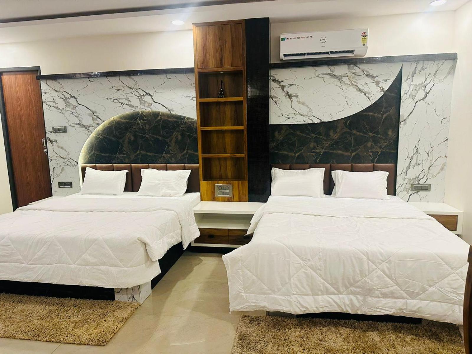 Yatri Nivas Sagara Hotel Exterior foto
